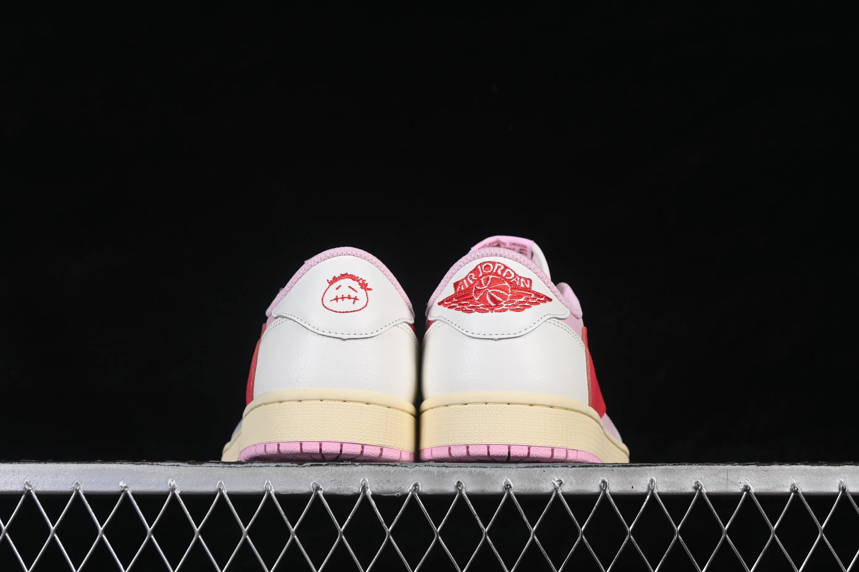 All categories Air Jordan Jordan series basketball shoes Air Jordan 1 Low pure original version Travis Scott x Air Jordan 1 Low OG AJ1 Joe 1 undercut low IQ7604-101